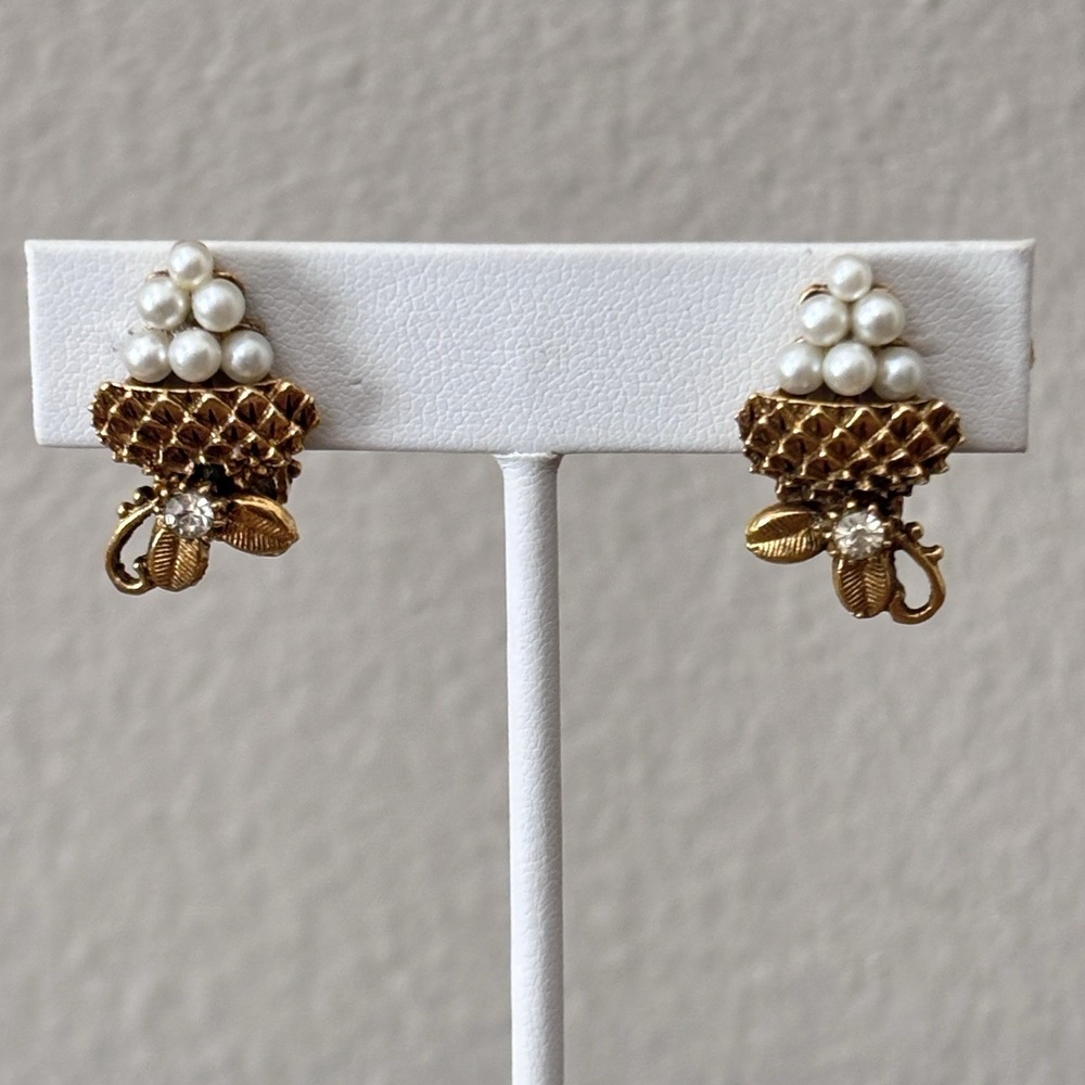 Vintage Acorn Pinecone Grape Cluster Gold Tone Faux Pearl Clip on Earrings